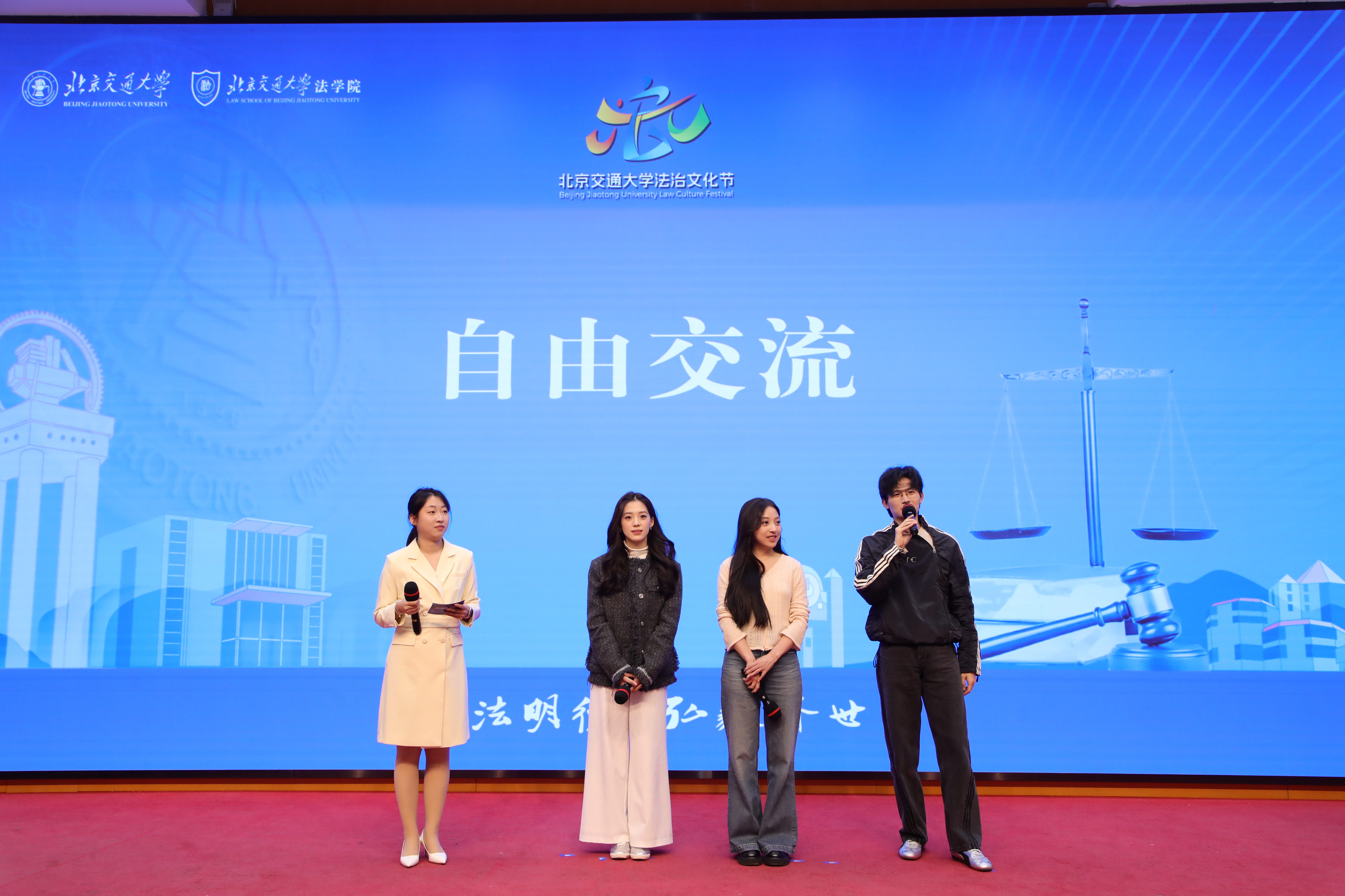 6深度访谈.jpg